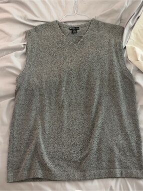 Kenneth Cole Men’s Gray V-Neck Sweater Vest